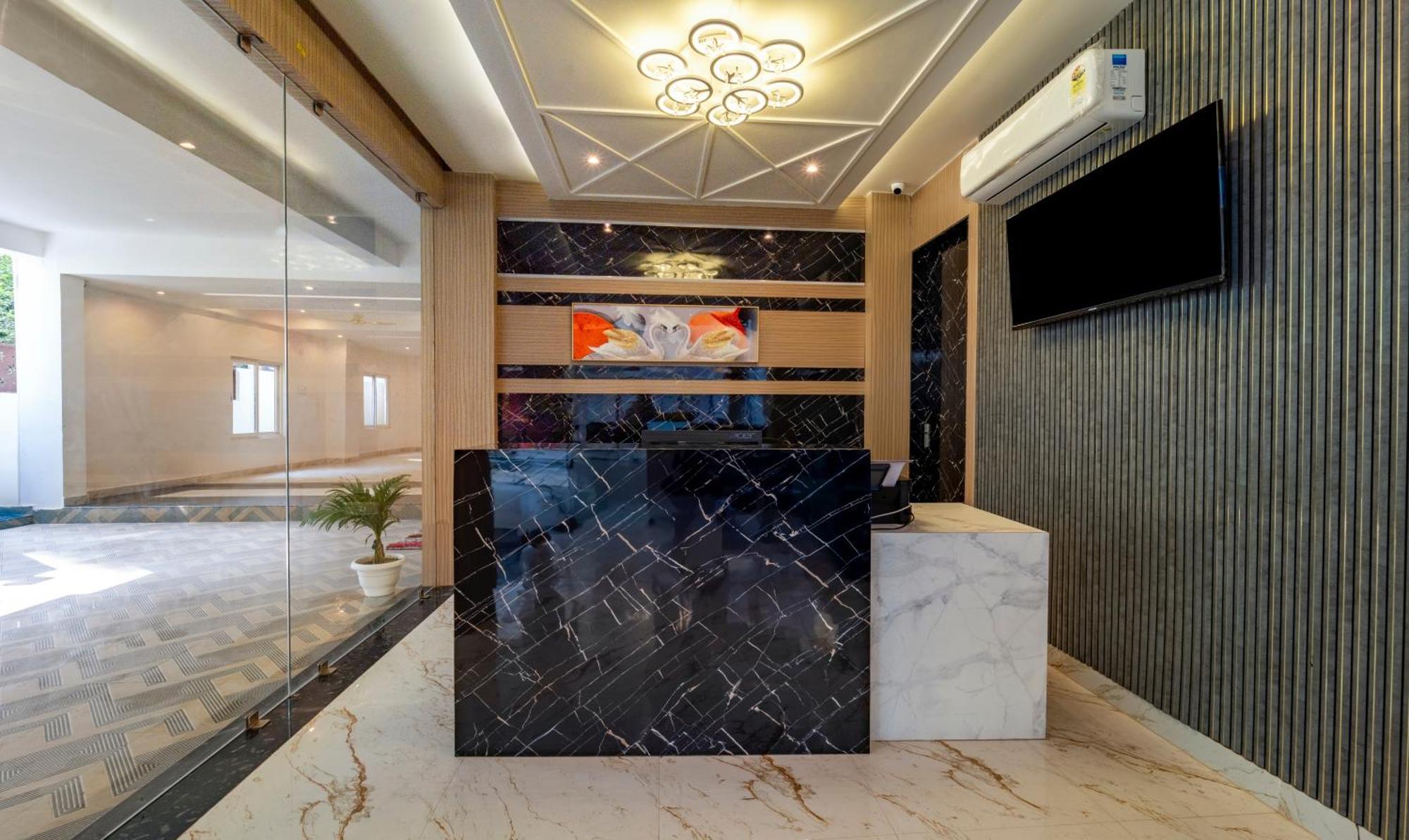 Treebo Raj Palace Varanasi Ngoại thất bức ảnh