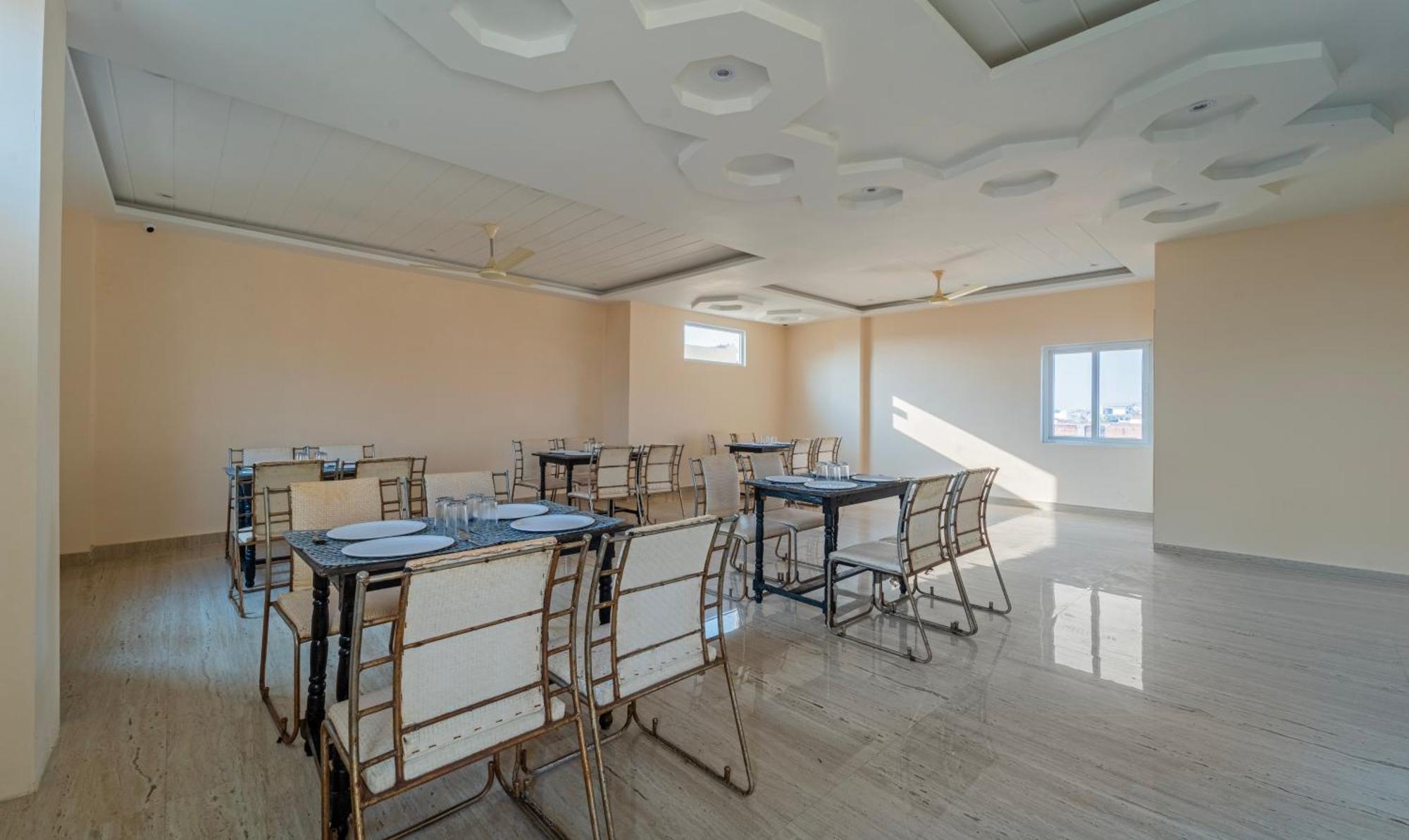 Treebo Raj Palace Varanasi Ngoại thất bức ảnh