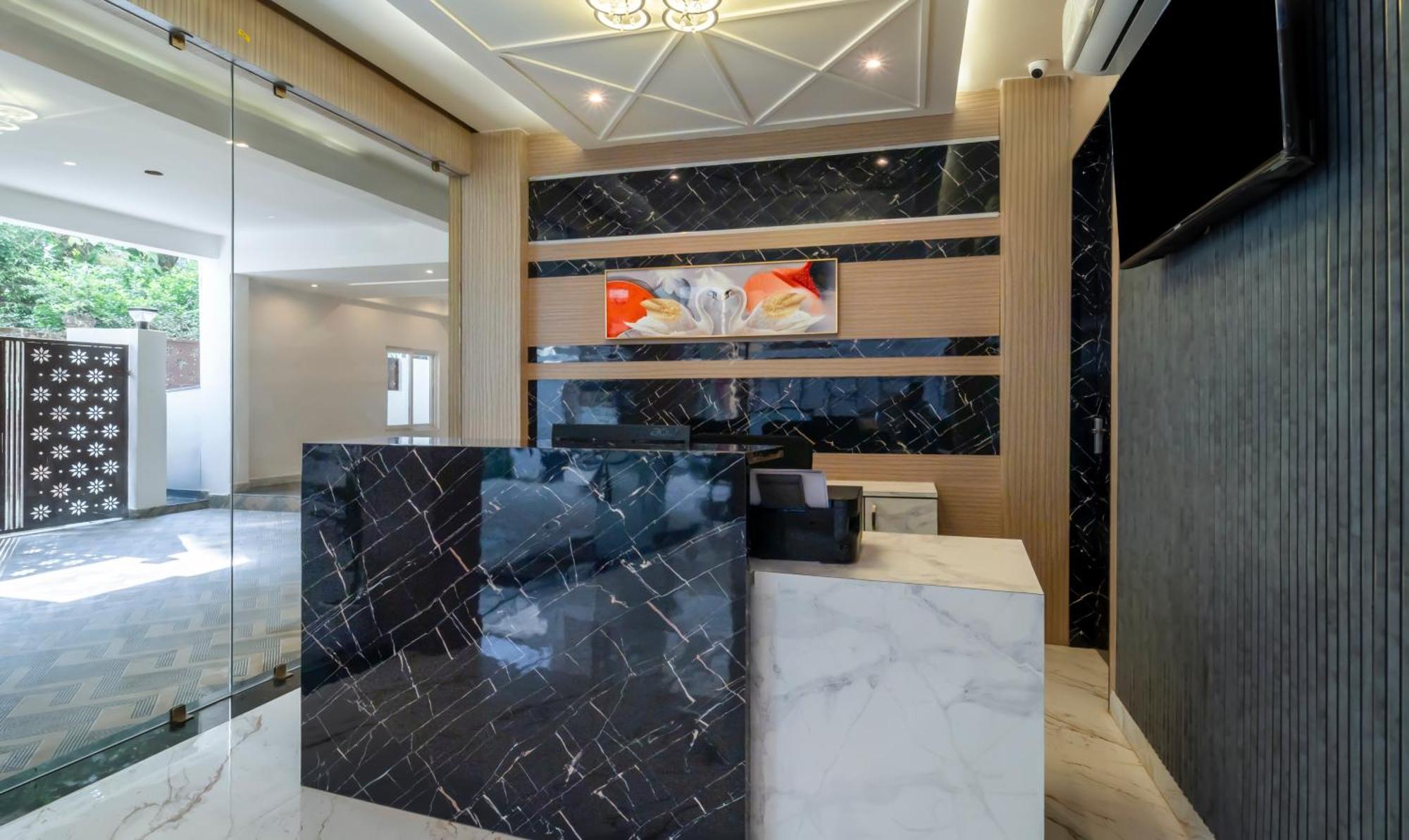 Treebo Raj Palace Varanasi Ngoại thất bức ảnh