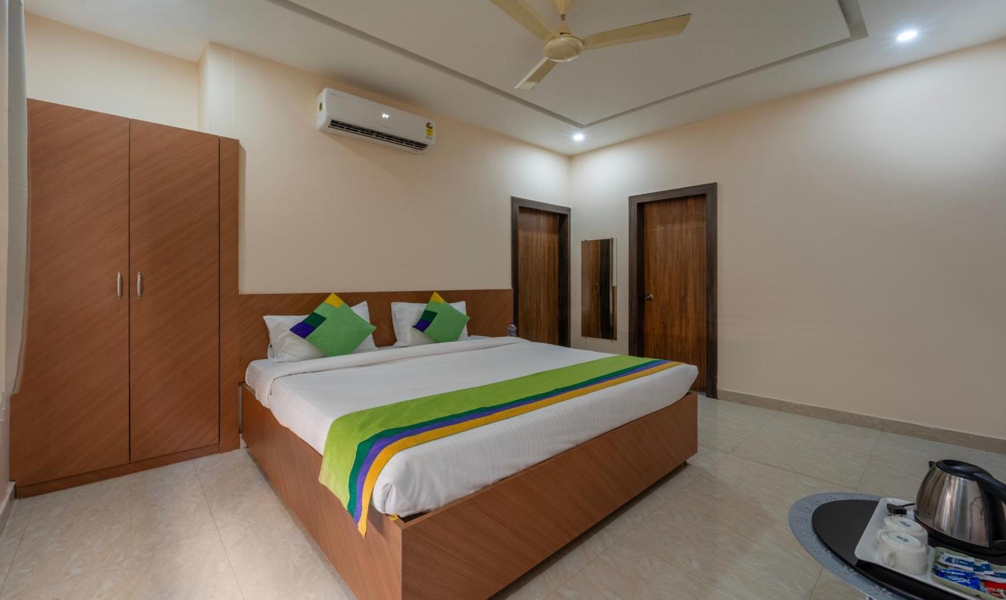 Treebo Raj Palace Varanasi Ngoại thất bức ảnh