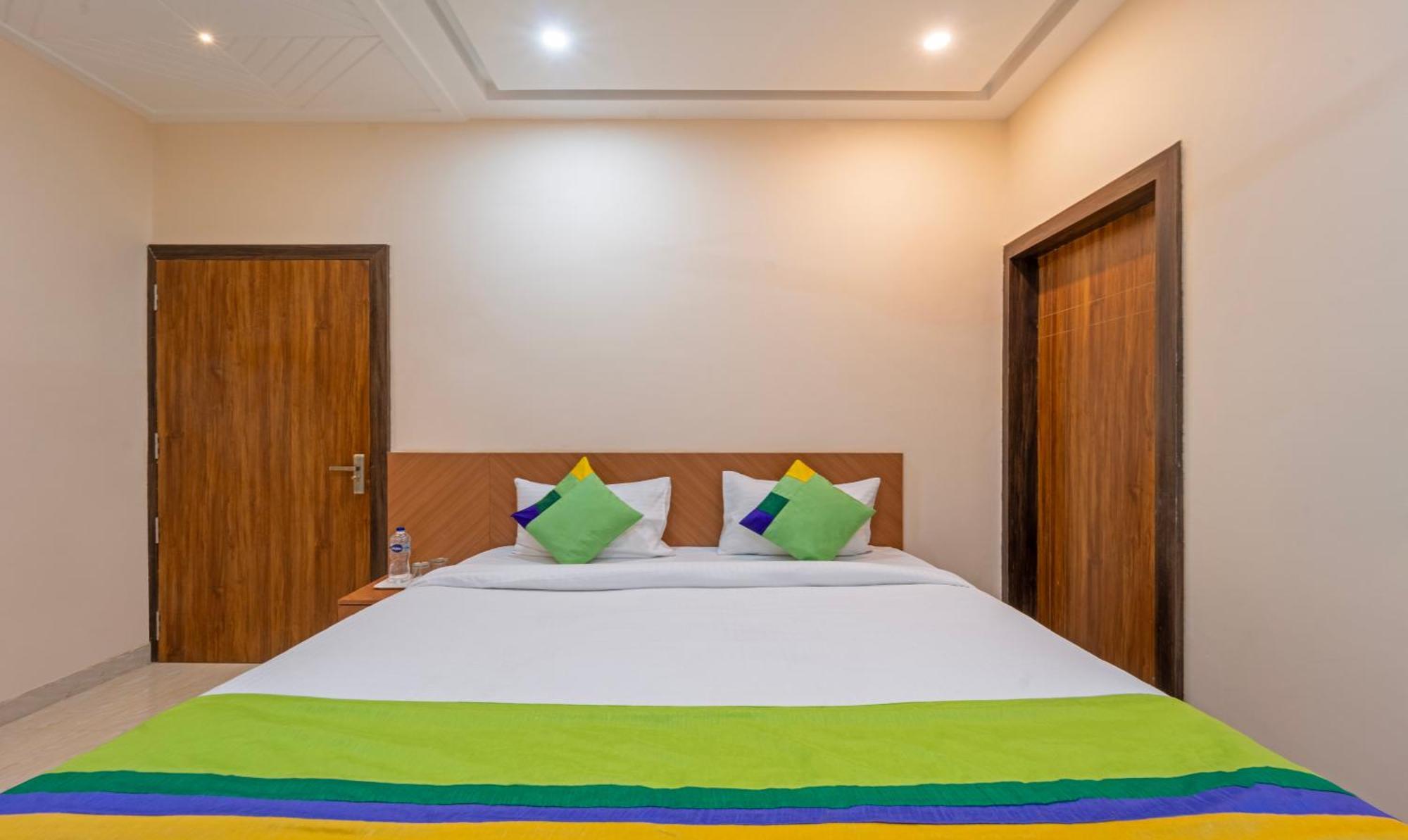 Treebo Raj Palace Varanasi Ngoại thất bức ảnh
