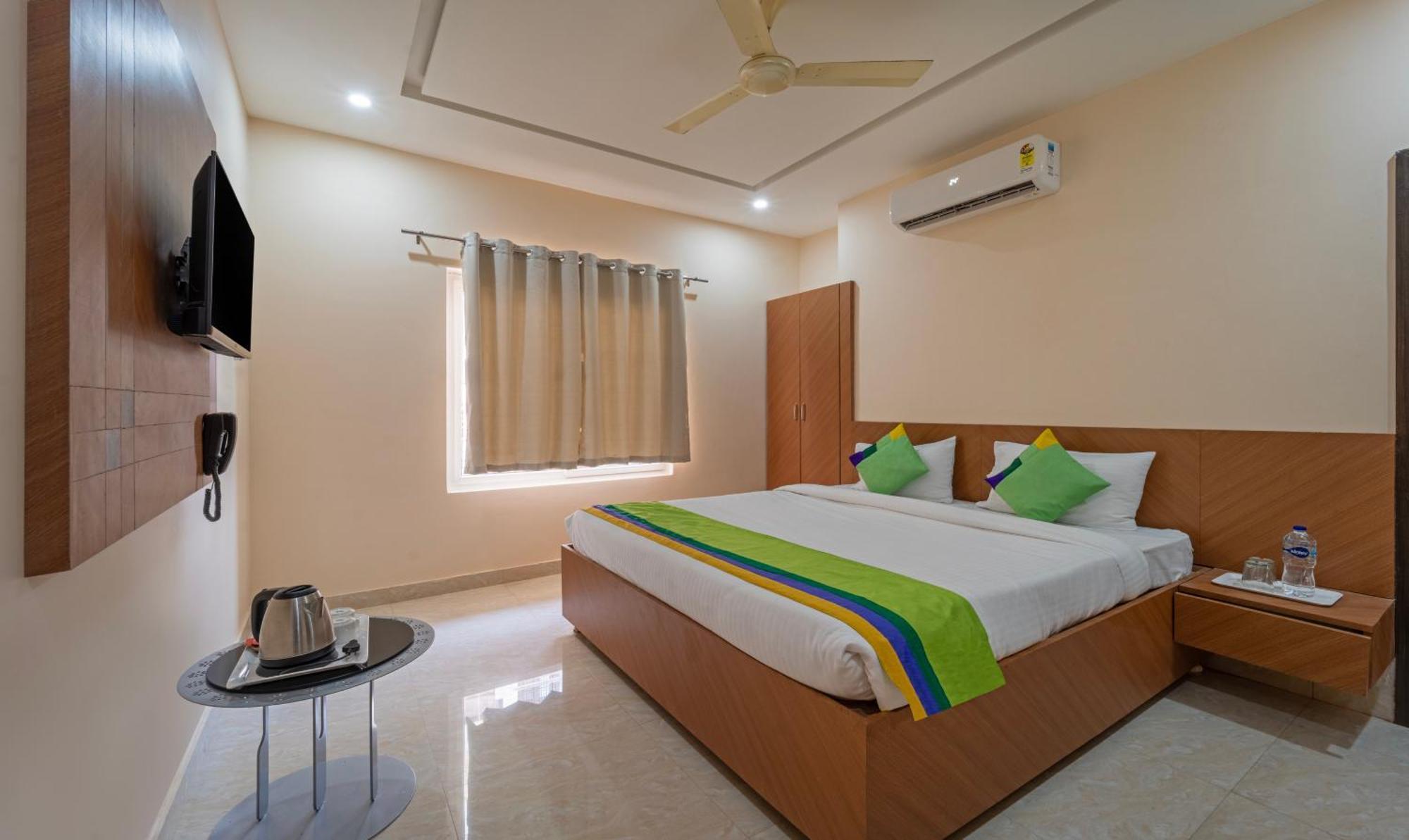 Treebo Raj Palace Varanasi Ngoại thất bức ảnh